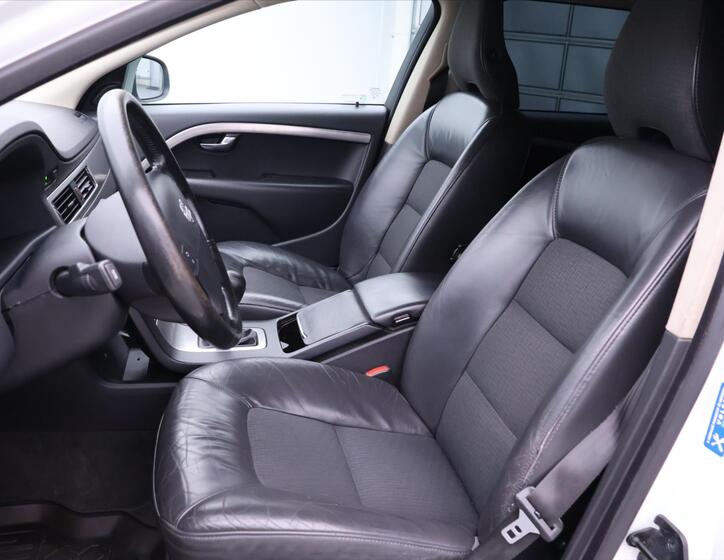 Volvo V70 12