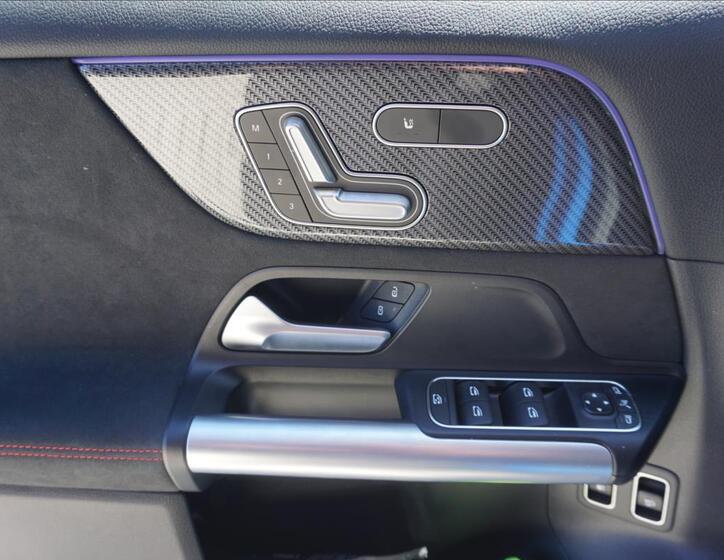 Mercedes-Benz GLA 12