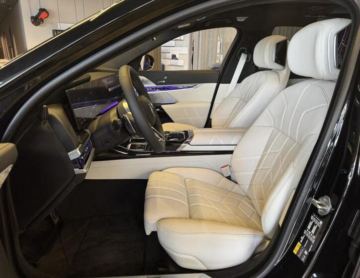 BMW i7 4