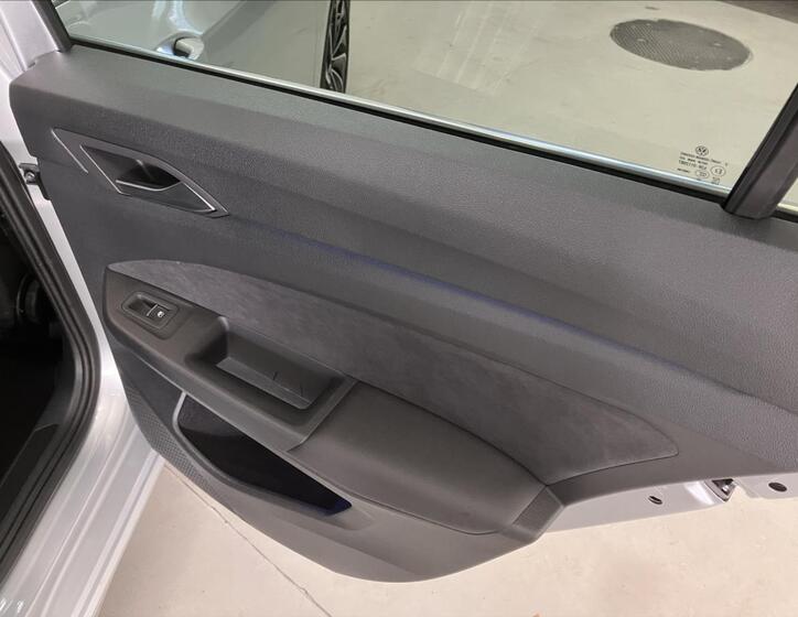 Volkswagen Golf 24