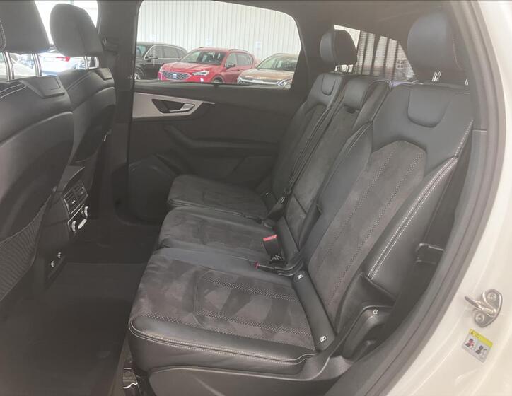Audi Q7 23
