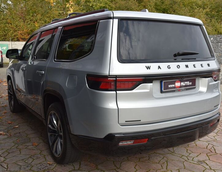 Jeep Wagoneer 10