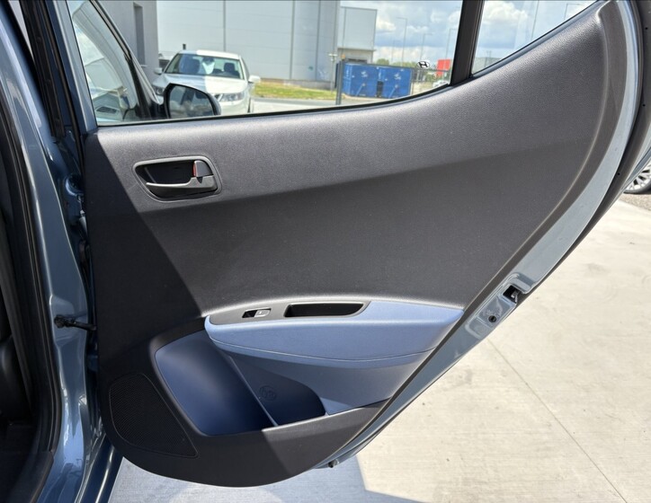 Hyundai i10 24