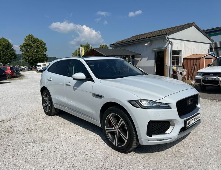 Jaguar F-Pace 2