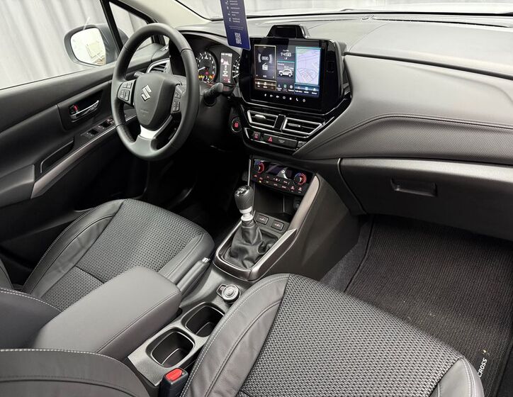 Suzuki S-Cross 12