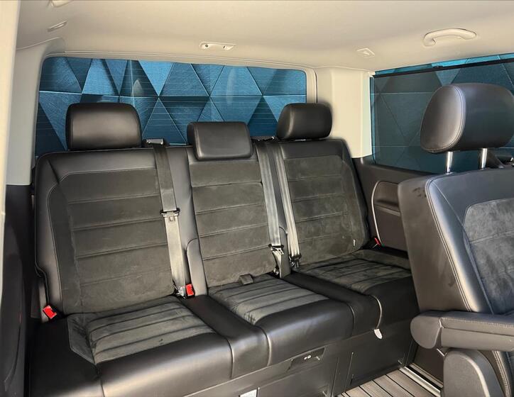 Volkswagen Multivan 11