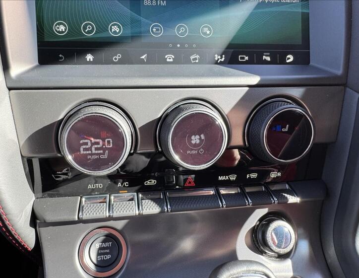 Jaguar F-Type 32
