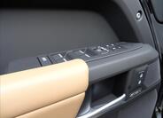 Land Rover Defender 9