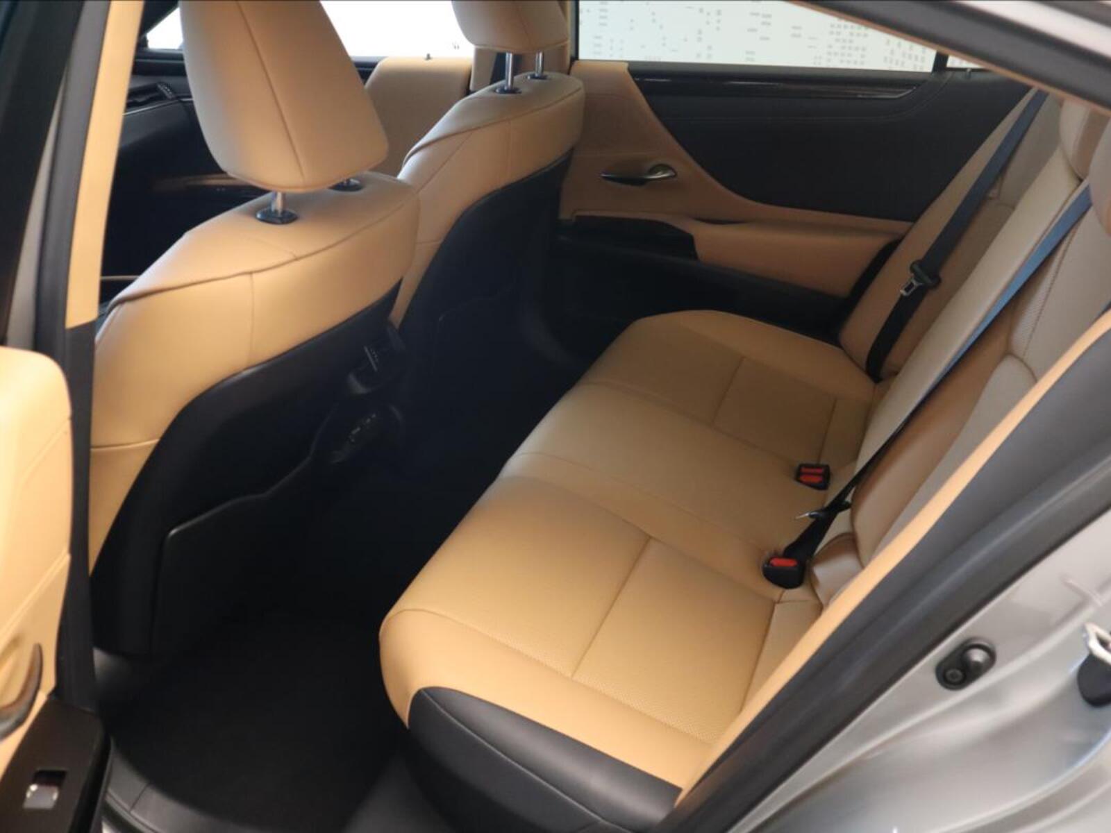Lexus ES 300 16