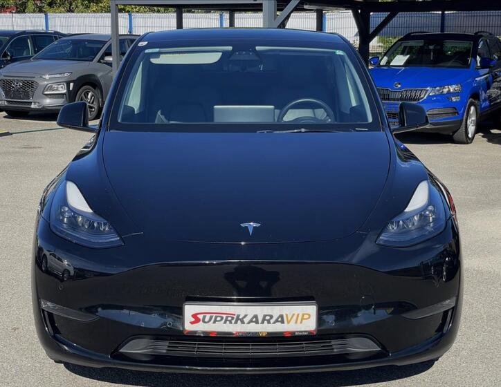Tesla Model Y 2