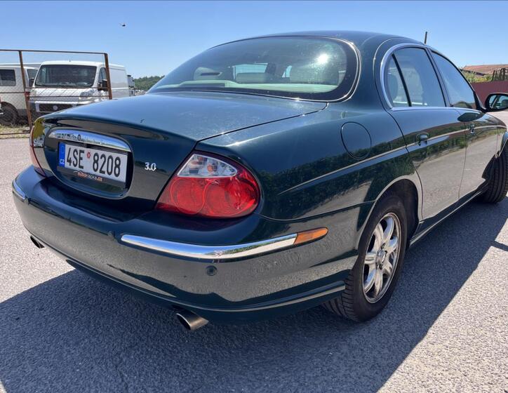 Jaguar S-Type 41