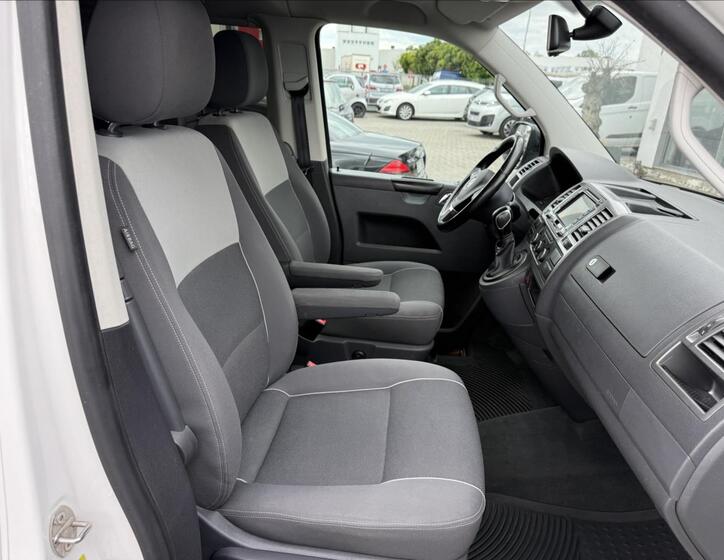 Volkswagen Multivan 13