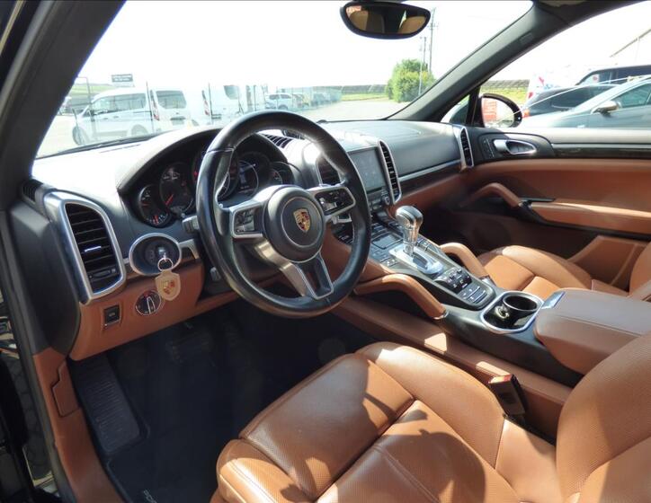 Porsche Cayenne 9