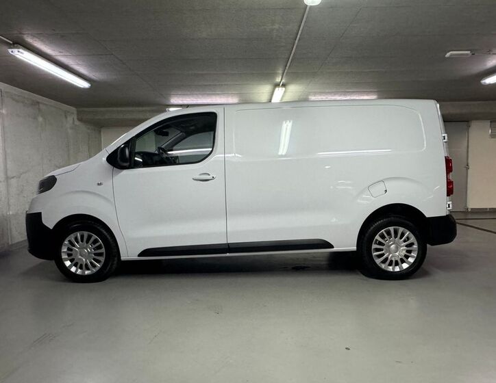Toyota ProAce 8