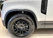 Land Rover Defender 29
