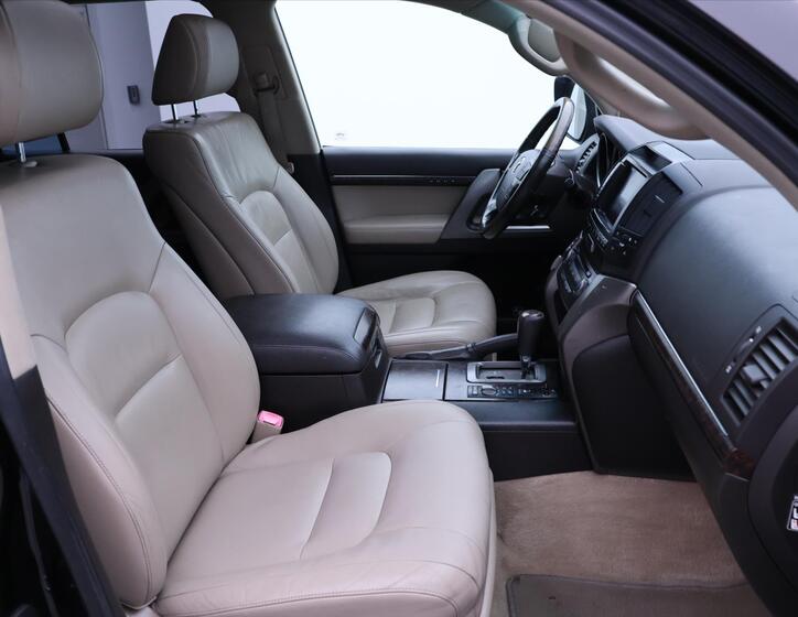 Toyota Land Cruiser 14