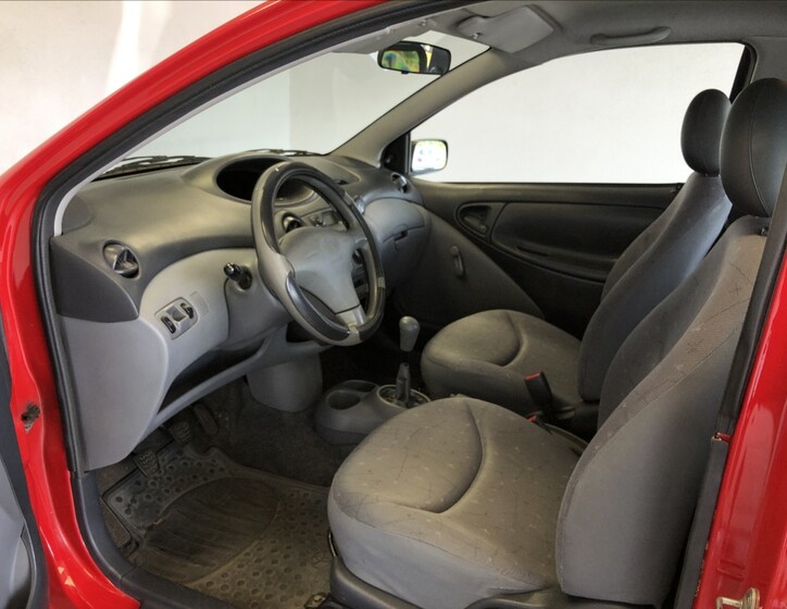 Toyota Yaris 9