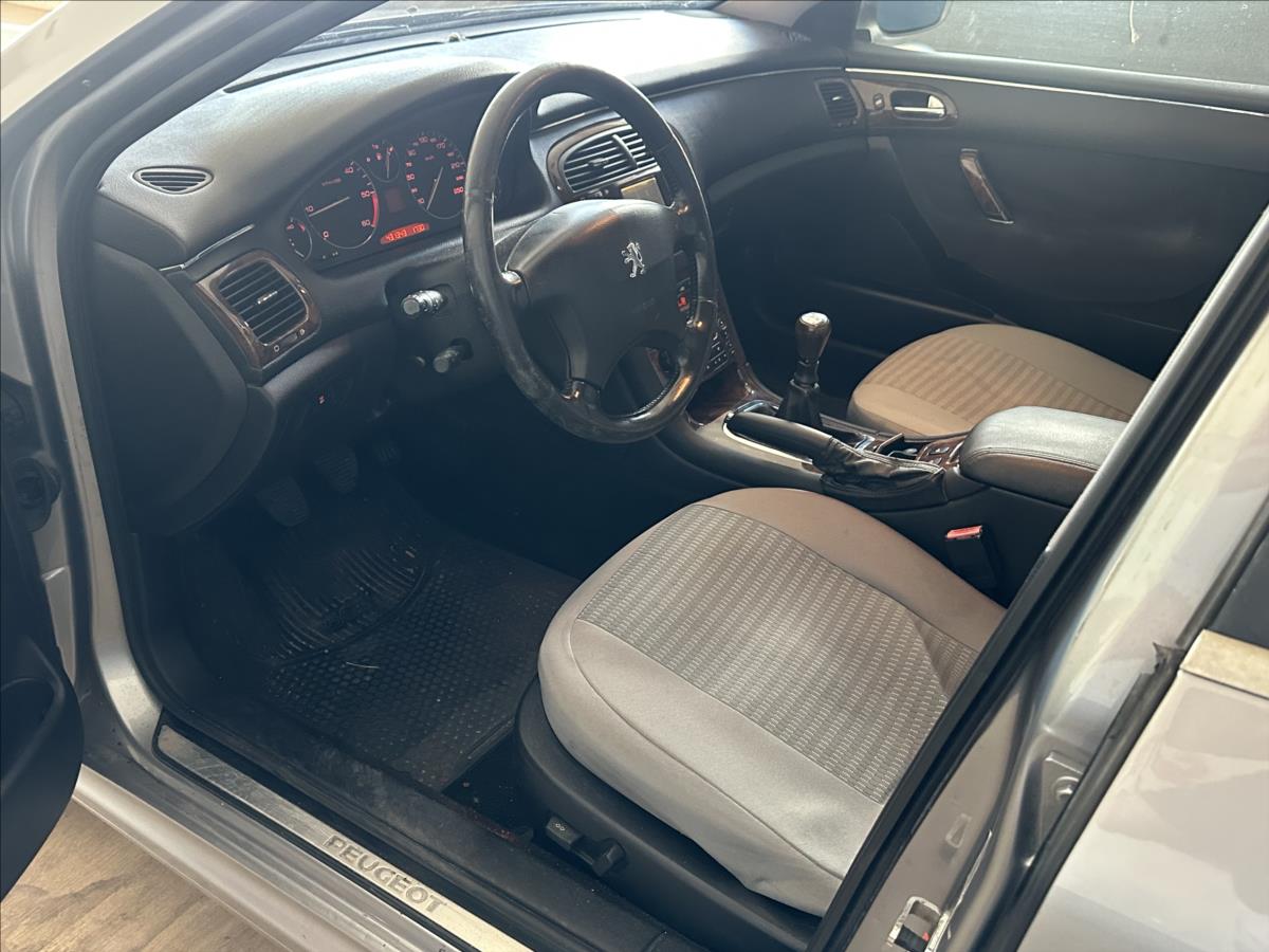 Peugeot 607