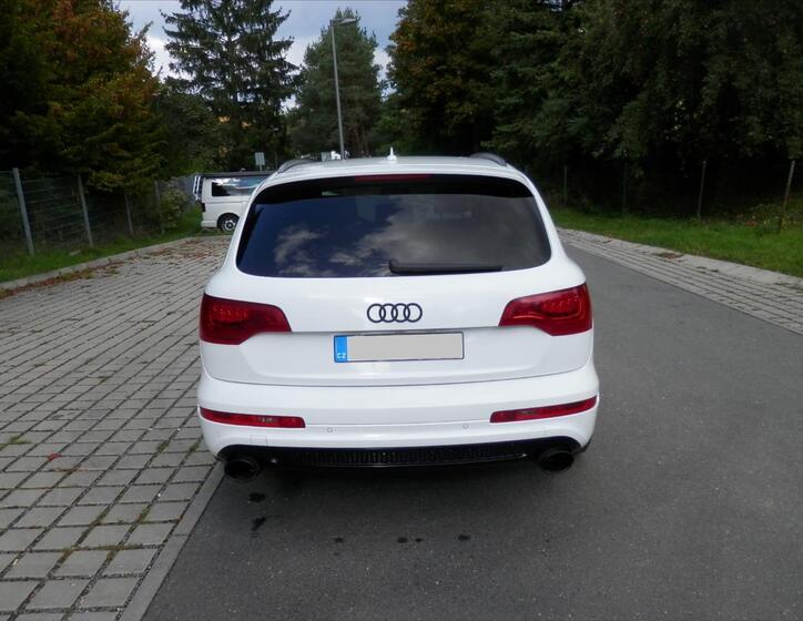 Audi Q7 8
