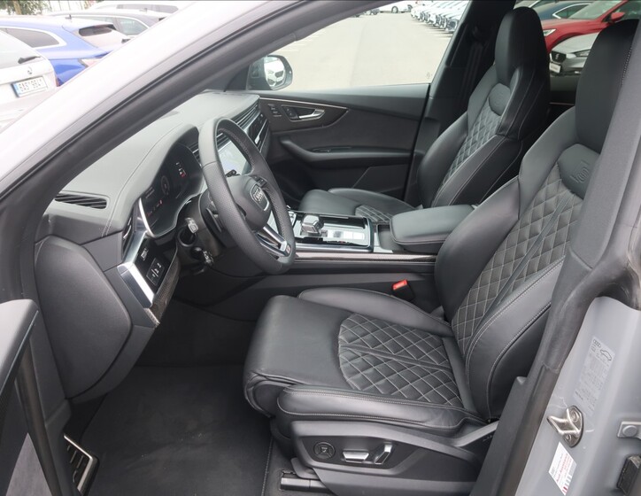 Audi Q8 12