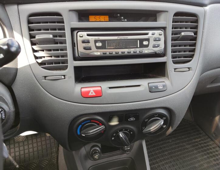 KIA Rio 11