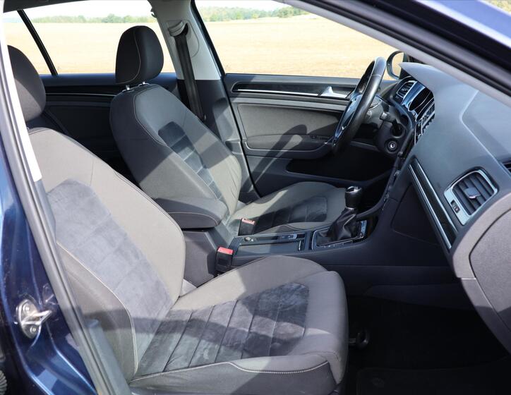 Volkswagen Golf 12