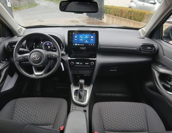 Toyota Yaris Cross 16
