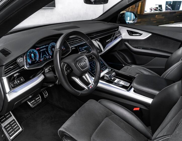 Audi Q8 13
