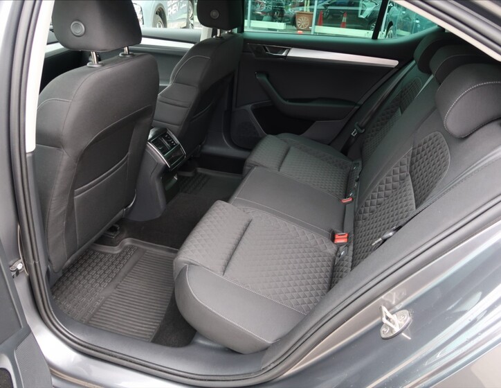 Škoda Superb 9