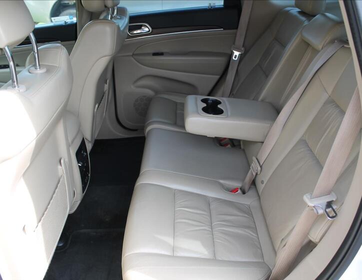Jeep Grand Cherokee 8