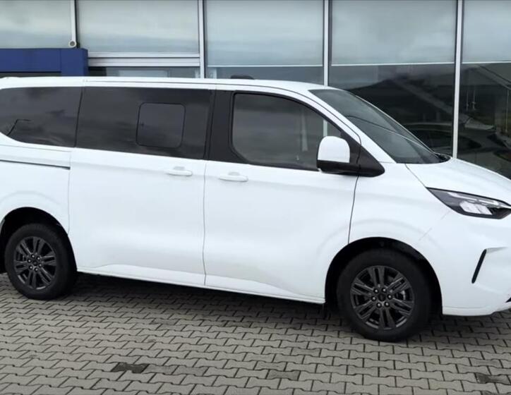 Ford Tourneo Custom 2
