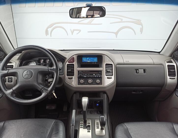 Mitsubishi Pajero 19