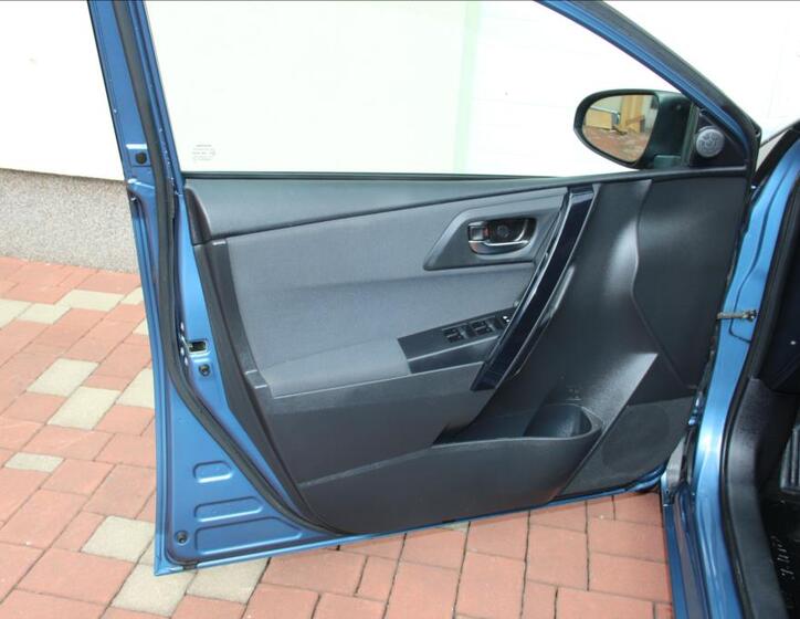 Toyota Auris 13