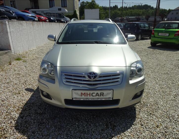 Toyota Avensis 2