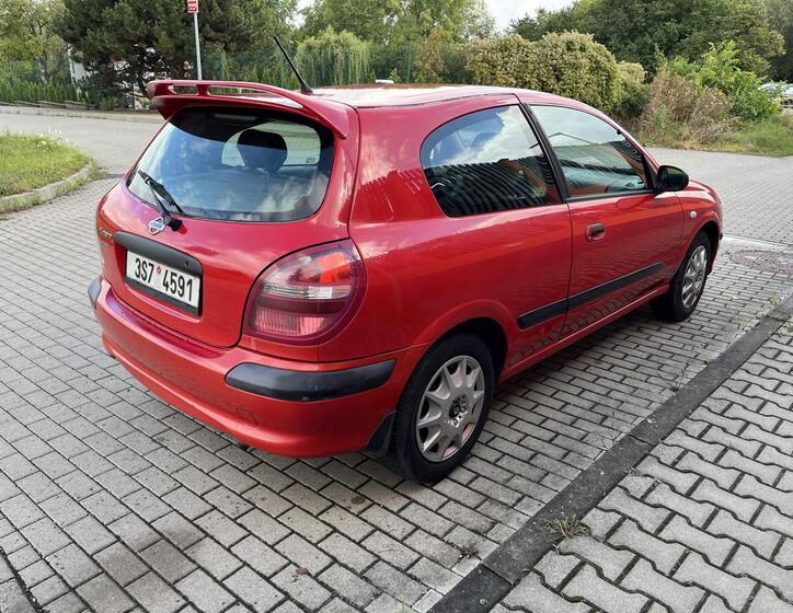 Nissan Almera 5