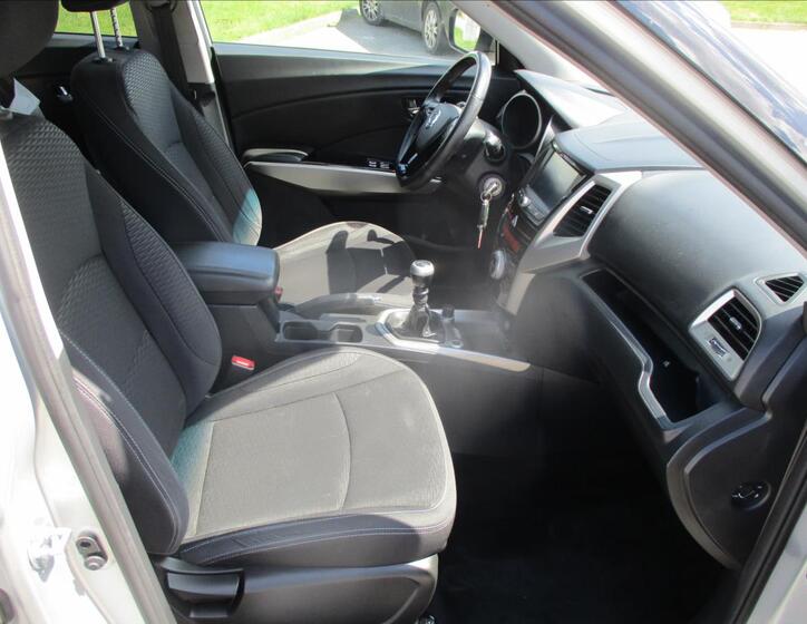 SsangYong Tivoli 13