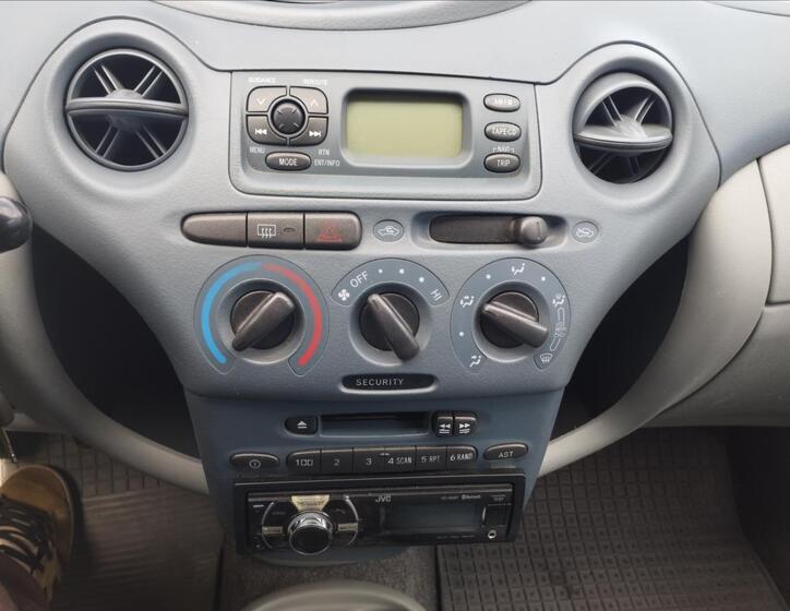 Toyota Yaris 11