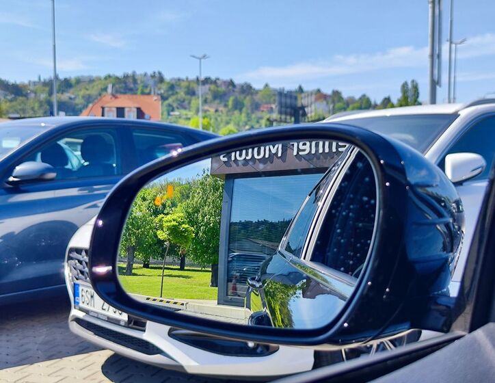 Hyundai Genesis 18
