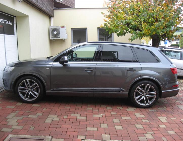 Audi Q7 11