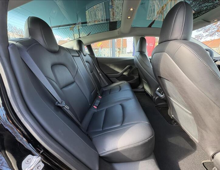 Tesla Model 3 31