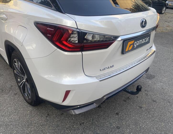 Lexus RX 9