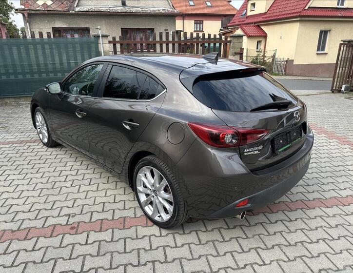 Mazda 3 7