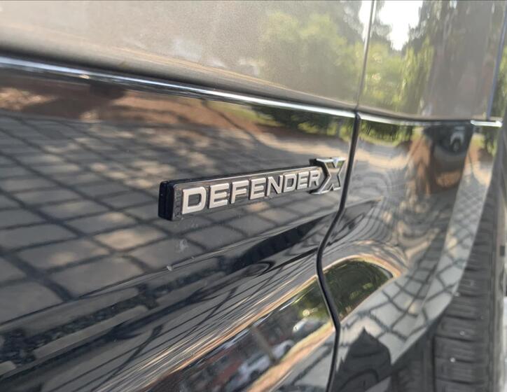 Land Rover Defender 82
