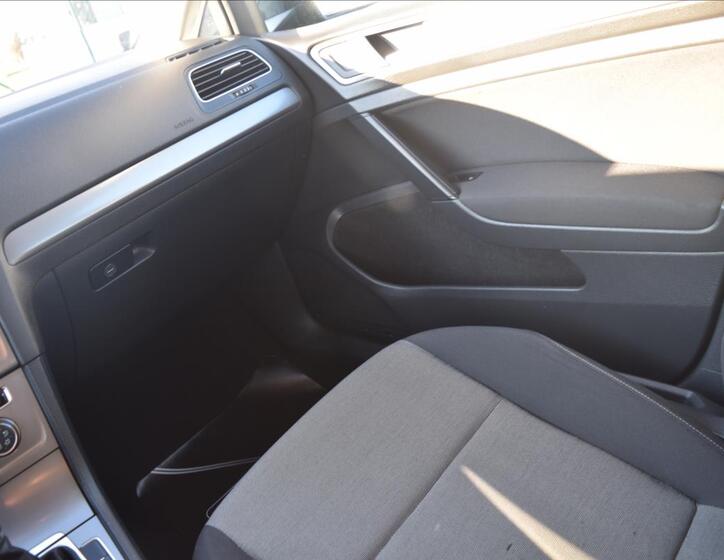 Volkswagen Golf 29