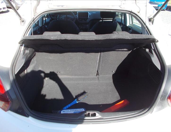 Peugeot 208 13