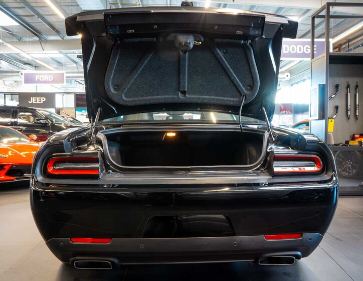 Dodge Challenger 6