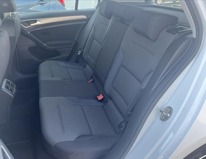 Volkswagen Golf 18