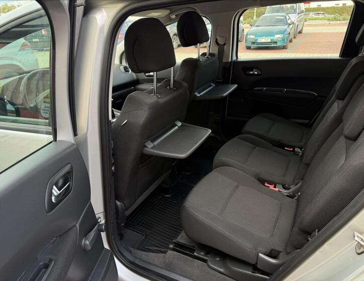 Peugeot 5008 11