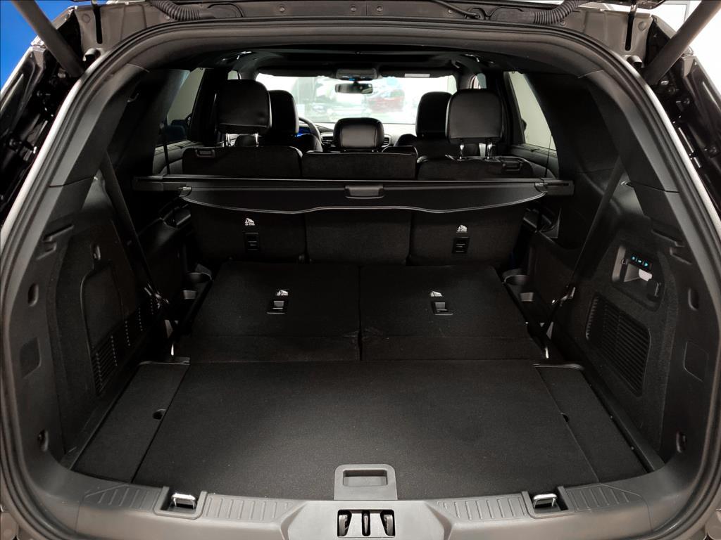 Ford Explorer 18