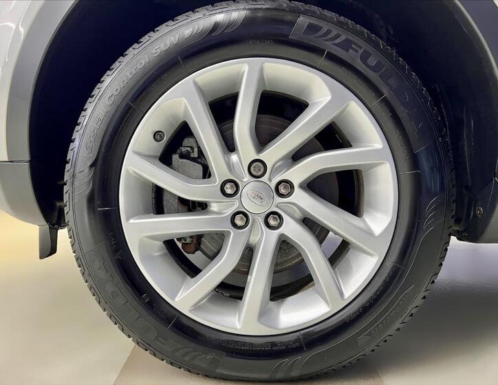 Land Rover Discovery 9